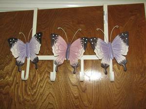 lot 227 image: 1522 door coat hanger with butterfly dcor on it 4 spaces to hang coats or 