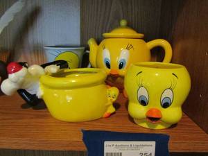 lot 254 image: TWEETY bird tea pot with lid handled, mint condition, 2  TWEETY  bird coffee cups,  TWEETY and SYLVESTER Bowl