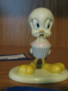 lot 255 image: Lenox  TWEETY A PRESENT FROM TWEETY  Warner bros