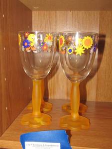lot 260 image: 4  TWEETY long stem plastic wine glasses, orange stems
