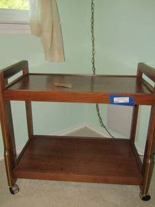 lot 252 image: Rolling service car tea cart 26 X30X 16