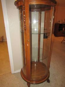 lot 1 image: Vintage ROUND CURIO Cabinet 3 tier glass shelving 5623, round glass all way around