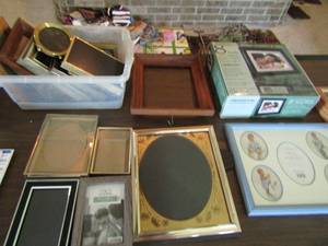 lot 292 image: Photo frame lot, 8 digital photo frame, frames vary from 47-- 108 qty 15 plus