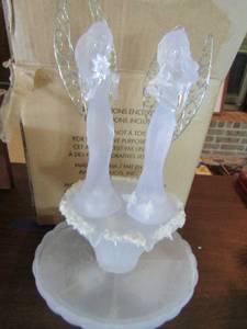 lot 293 image: Lighted Angel dcor,  13 x 8 12   needs batteries unseen lighted.