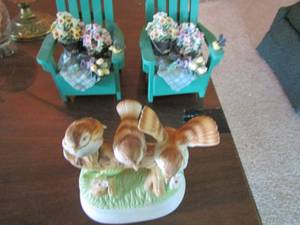 lot 311 image: 2 green rockers with flower baskets for dcor, Royal crown birds sitting on a glass log