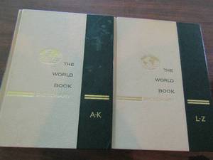 lot 315 image: The world book disctionary qty 2 A thru Z