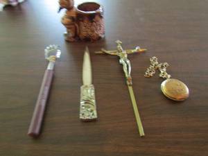 lot 316 image: Big chief cigar cup, railroad watch, mail opener, back scratcher claw,