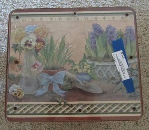 lot 334 image: a small stool with farm dcor