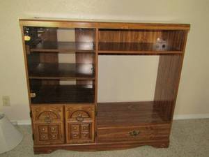 lot 341 image: wooden glass front tv entertainment center  444814