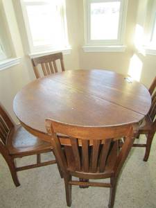 lot 48 image: VINTAGE Solid Oak wood dining table with claw feet, comes with 4 chairs no leaf included, very nice-  table 294545   chairs 3717