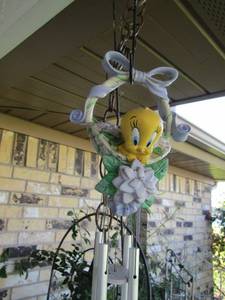 lot 348 image: TWEETY  bird outdoor windchime