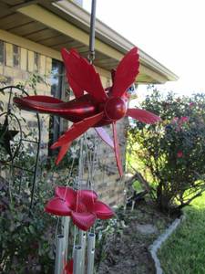 lot 350 image: hotair balloon and bird feeder wind chimes