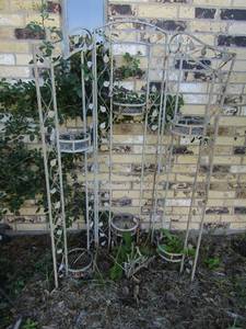 lot 352 image: 6 holder outdoor metal plant stand 5934