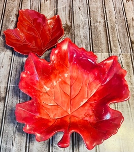 lot 52 image: Harvest Style 07HAR105R Red Fall Leaf Tray WSimilar Smaller One