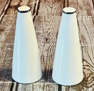 lot 56 image: Style House Fine China Platinum Salt &amp Pepper Shakers