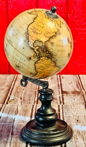 lot 12 image: 10 Vintage Desk Globe
