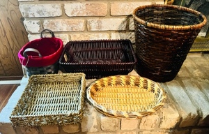 lot 79 image: Five Piece Lot of Wicker Trays and Baskets