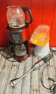 lot 92 image: Bonsenkitchen Popcorn Popper, Wolfgang Pucks Cafe Collection Beverage Mixer, &amp Mister Coffee Coffee Maker WAdditional Pot