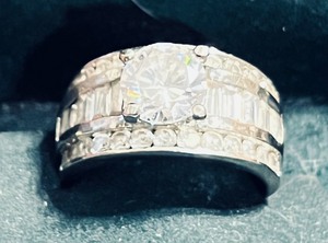 lot 3 image: Gorgeous .925 Sterling Silver Ring WClear Stones