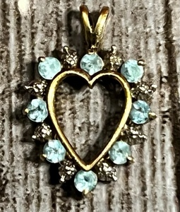 lot 9 image: Vintage Platinum 226 Heart Pendant W Light Blue Stones
