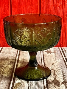 lot 94 image: Vintage 1978 F.T.D. Green Glass Stem Leaf Circular BowlVase on Pedestal