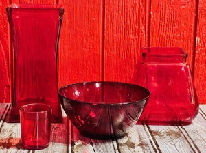 lot 95 image: Vintage Arcoroc France Ruby Red 6 12 Bowl &amp Three Other Red Glass Items