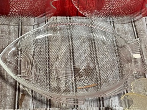 lot 96 image: Four Vintage Arcoroo France Fish Themed Serving Platters- One 15 &amp Three 10