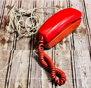 lot 33 image: Vintage Western ElectricBell Systems Red Slimline Phone