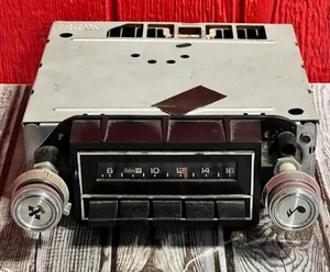 lot 37 image: Vintage 1978 GMChevrolet Delco AM Car Radio No. 16000420