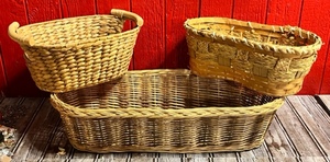 lot 110 image: Woven Wicker Bread Dispays &amp&nbsp Gift Baskets