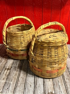 lot 112 image: Two Vintage 12 Wicker Snake Charmer Baskets - One With Lid