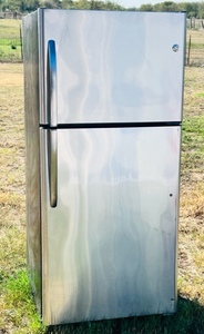 lot 1 image: GE Stainless Steel Refrigerator Model GTH18ISXCRSS