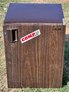 lot 46 image: Sanyo Model ST-251 Mini-Fridge