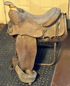 lot 147 image: Vintage Barrel Racing Saddle