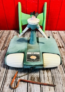 lot 148 image: Vintage Sunbeam K25 Traveling Rain King Water Sprinkler &amp Melnor Sprinkler