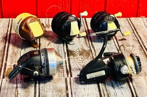 lot 154 image: Five Vintage Fishing Reels- Zebco 200,202, Pro Staff, &amp Gamefish No. 8200