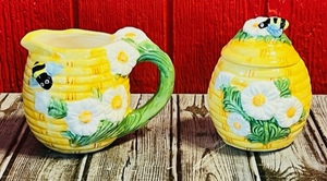 lot 188 image: Vintage Bee Hive Creamer &amp Sugar Bowl
