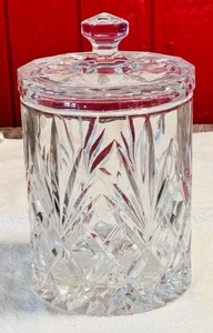 lot 192 image: Uncommon 9 Cut Chrystal HumidorIce Bucket