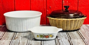 lot 194 image: Vintage Corning Ware P-41-B 1 34 Cup Spice of Life Casserole Dish, Corning Ware F-1-B 2.5 Liter French White Casserole Dish, &amp Pyrex Corning Amber&nbsp 023 1 12 Quart BakingCasserole Dish With Lid and Wicker Carrier