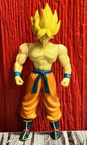 lot 229 image: 1996 Dragon Ball Z Super Saiyan Goku Action Figure b.s.s. , t.a.