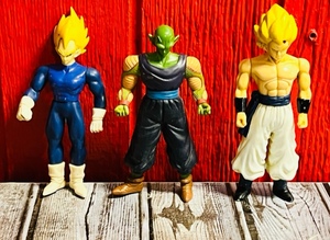 lot 235 image: Three Assorted 1996 Dragon Ball Z Action Figures