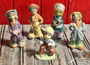 lot 238 image: Five 4-5 Napco Porcelain Figurines