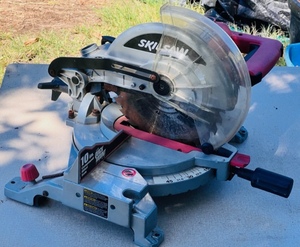 lot 14 image: Skilsaw 10 Compound Mitre Saw WQuick Mount System Model 3316