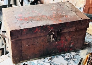 lot 15 image: 16 x 9 12 x 7 12 Antique TrunkLock Box