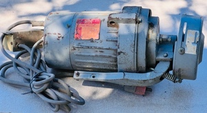 lot 24 image: Rex 12 HP Model 512 Clutch Motor