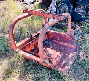 lot 26 image: Three Point Hitch Dirt Scoop for Tractors