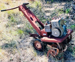 lot 52 image: Vintage Lawn Chief 5HP Roto-Tiller