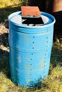 lot 112 image: Multipurpose Plastic Barrel for Chumming Fish or for Compost