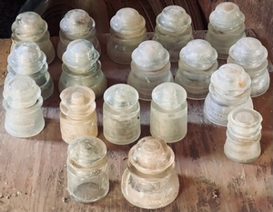 lot 34 image: 18 Clear Glass Insulators - Hemingray, Whitall Tatum, &amp Armstrongs