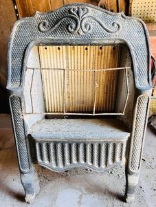 lot 153 image: Antique Chattanooga Implement &amp Manufacturing Co. Gas HeaterStove No. 313